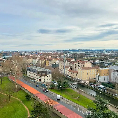 Apartmán Cozy Flat Balcony Panoramic View 5m Metro B *