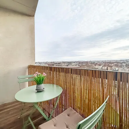 Cozy Flat Balcony Panoramic View 5m Metro B Apartmán